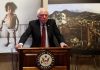 Sanders: Trump bars media iutlets from White House, threatens others