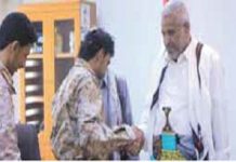 Hodeidah Governor receives military commander defects from Saudi-led aggression