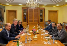 Abdulsalam meets the UN envoy in Muscat