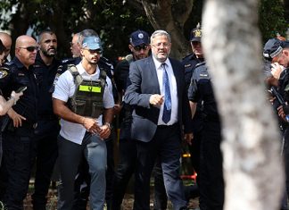 War criminal Ben-Gvir storms Ofer prison and threatens prisoners with further repression