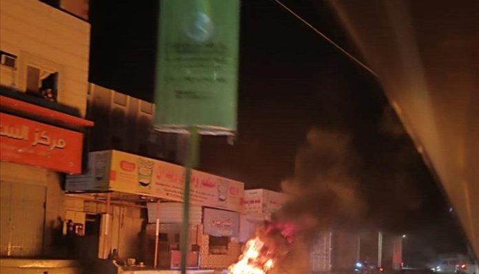 Protesters In Occupied Aden Block Major Roads In Rally Against ...