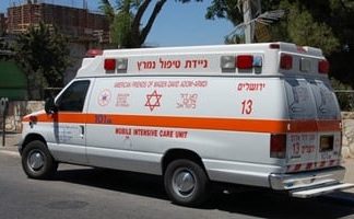 Palestinian Injures 3 Israeli Settlers