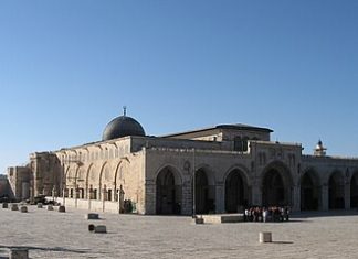 Israeli forces prevent delivery of Iftar meals to al-Aqsa Mosque compound