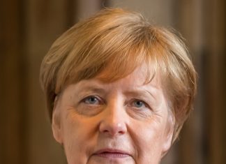 Merkel urges Europe to talk with Russia