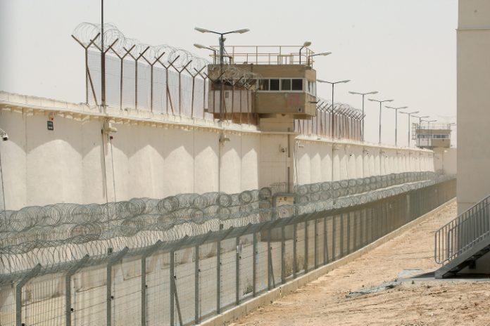 السجون
